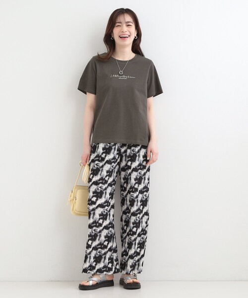 SHOO・LA・RUE（シューラルー）の「【綿100%/プチプラ/S-LL】カジュアルすぎない フェミニンプリントTシャツ（Tシャツ/カットソー・レディース・チャコールグレー/ホワイト系1/ホワイト系2/ピンク系1・01/02/03/04）」の19枚目の写真
