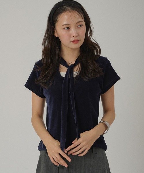 MUHET(ミュエータ)の「sheer velours front tie design top / シアーベロアフロントタイデザイントップス(Tシャツ/カットソー・レディース・ネイビー/ピンク/ブラウン・FREE)」の1枚目の写真