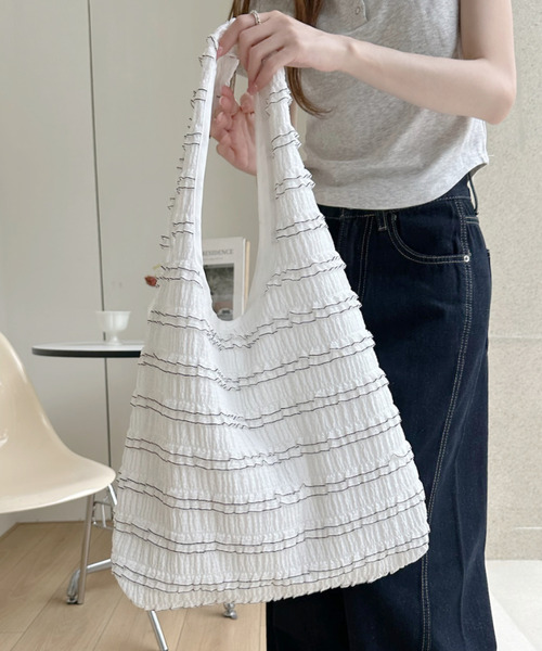 Ada.（エイダ）の「ティアード フリル リボン ショルダー バッグ（ショルダーバッグ・レディース・アイボリー/ホワイト/ブラック・FREE）」の6枚目の写真