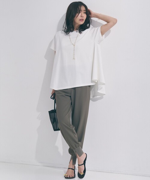 UNFILO(アンフィーロ)の「【一部店舗限定カラー】BEAUTY FORM-T フレアTシャツ(Tシャツ/カットソー・レディース・ホワイト系/レッド系/グレー系/ネイビー系/ベージュ系/ブラック系1/ブラック系・SMALL/MEDIUM/LARGE)」の11枚目の写真