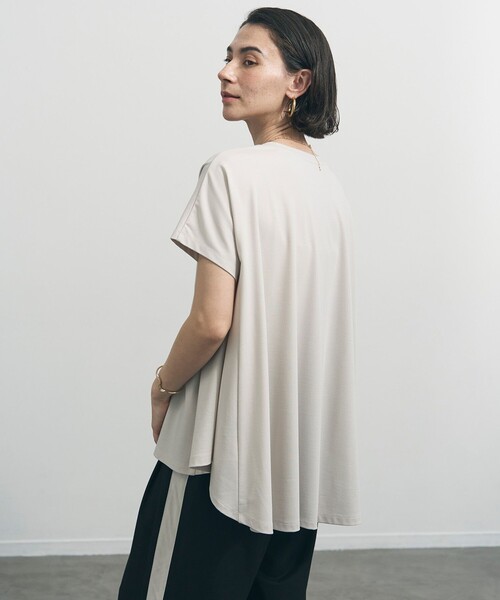 UNFILO(アンフィーロ)の「【一部店舗限定カラー】BEAUTY FORM-T フレアTシャツ(Tシャツ/カットソー・レディース・ホワイト系/レッド系/グレー系/ネイビー系/ベージュ系/ブラック系1/ブラック系・SMALL/MEDIUM/LARGE)」の13枚目の写真