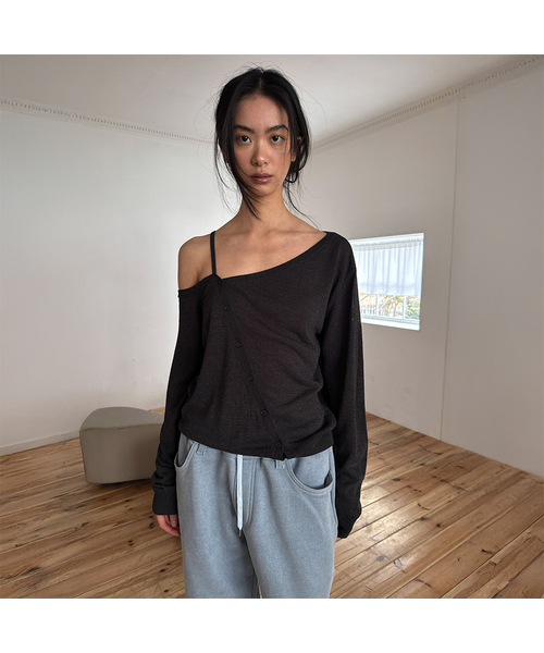 DIAGONAL(ダイアゴナル)の「OFF SHOULDER STRAP CARDIGAN (charcoal)(カーディガン/ボレロ・レディース・その他・FREE)」の1枚目の写真