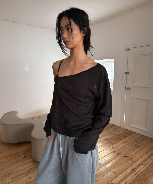 DIAGONAL(ダイアゴナル)の「OFF SHOULDER STRAP CARDIGAN (charcoal)(カーディガン/ボレロ・レディース・その他・FREE)」の2枚目の写真