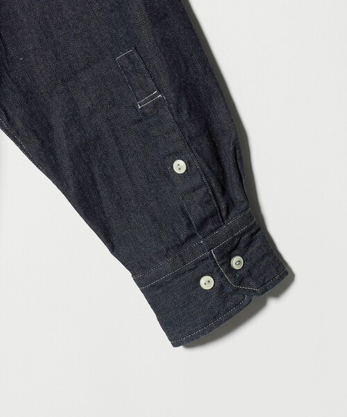 UNITED ARROWS（ユナイテッドアローズ）の「＜KURO＞DENIM SHIRT/デニム シャツ（カーディガン/ボレロ・メンズ・ネイビー・S/M/L）」の4枚目の写真
