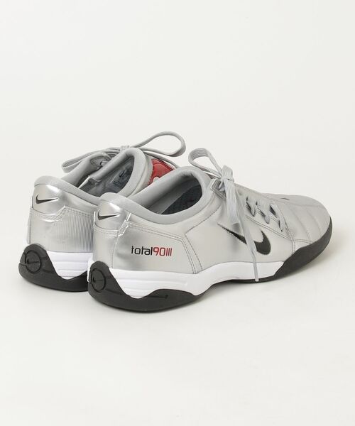 NIKE（ナイキ）の「NIKE WMNS T90 IM7595-001（スニーカー・メンズ・シルバー・27cm/27.5cm/28cm）」の2枚目の写真
