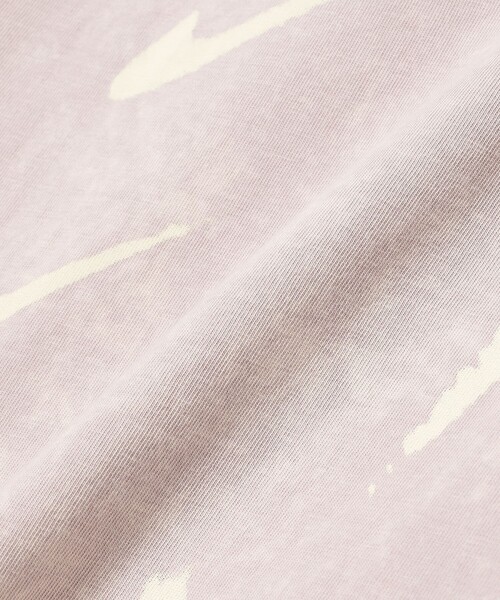 NIKE(ナイキ)の「NIKE / LSE FLORAL PRINT TEE(PARTICLE ROSE)(Tシャツ/カットソー・メンズ・ラベンダー・M/L/XL)」の4枚目の写真