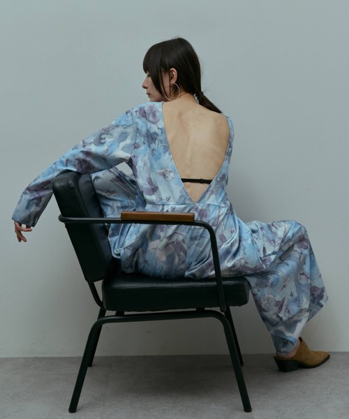 flaeu(フラユ)の「Blur Flower All-in-One(つなぎ/オールインワン・レディース・ピンク/ブルー・1/2)」の3枚目の写真