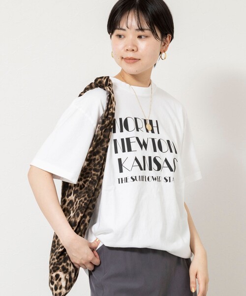 Rie Miller（リエミラー）の「【GULFCOAST SPORTSWEAR/ガルフ コースト スポーツウェア】別注プリントＴシャツ（Tシャツ/カットソー・レディース・ホワイト系その他3/ブラック系その他3/ベージュ系その他3/ブルー系その他7/ホワイト系その他4/ブラック系その他2/ベージュ系その他2・38）」の10枚目の写真