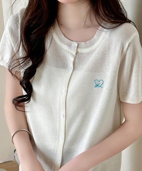 DAY CLOSET(デイ クローゼット)の「【ほどよい透け感】半袖ハートワンポイント サマー ニット カーディガン レディース(カーディガン/ボレロ・レディース・ブラック/イエロー/ライトブルー/アイボリー/ピンク・FREE)」の8枚目の写真