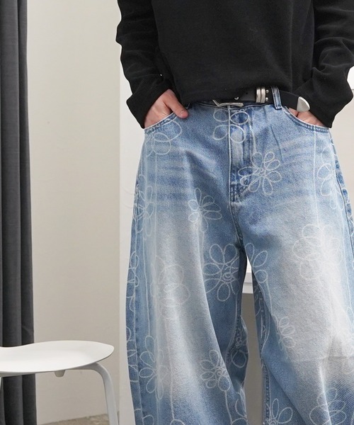 GLARE(グレア)の「【GLARE】フラワー抜染 バルーンデニムパンツ / Floral Dye-Out Balloon Denim Pants(デニムパンツ・メンズ・ブルー/ブラック・L/M/S)」の10枚目の写真