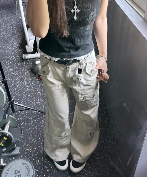 LADY LIKE(レディライク)の「ファスナーポケット付きカーゴパンツ(その他パンツ・レディース・アイボリー・M)」の4枚目の写真