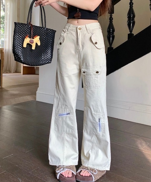 LADY LIKE(レディライク)の「ファスナーポケット付きカーゴパンツ(その他パンツ・レディース・アイボリー・M)」の9枚目の写真