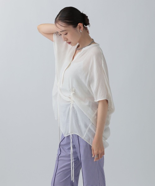 LEPSIM（レプシィム）の「スキッパードロストチュニック　675041（シャツ/ブラウス・レディース・ブラック/イエロー系その他/パープル/アイボリー・FREE）」の18枚目の写真