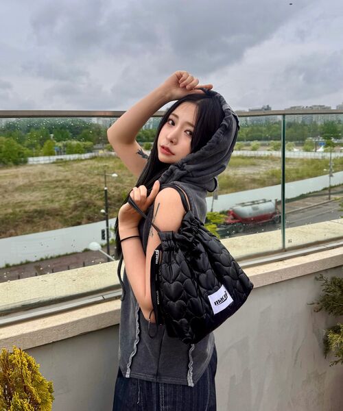 MACNI（マクニ）の「HEART QUILTING STRING POUCH BAG BLACK（トートバッグ・レディース・ブラック・FREE）」の7枚目の写真