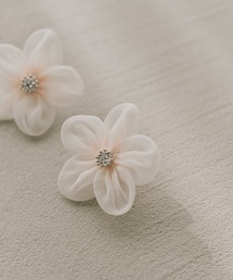 kaene（カエン）の「シフォンペタルパールイヤリング（イヤリング・レディース）」