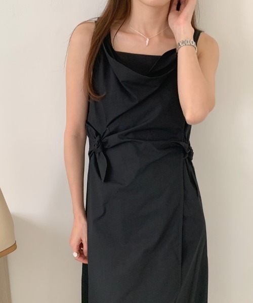 AMAJI(アマジ)の「ドレープネック リボン付き ノースリーブ ワンピース(ワンピース・レディース・ライトブルー/ホワイト/ブラック・FREE)」の8枚目の写真
