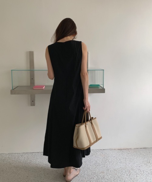 AMAJI(アマジ)の「ドレープネック リボン付き ノースリーブ ワンピース(ワンピース・レディース・ライトブルー/ホワイト/ブラック・FREE)」の9枚目の写真
