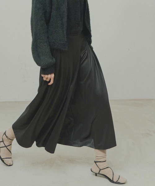 WHYTO.(ホワイト)の「「WHYTO. / ホワイト」leather like pleats pants(その他パンツ・レディース・ブラウン/ブラック・36/38)」の6枚目の写真