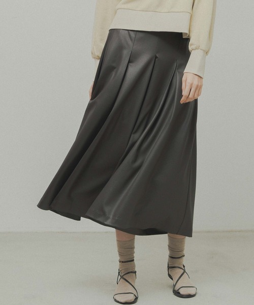 WHYTO.(ホワイト)の「「WHYTO. / ホワイト」leather like pleats pants(その他パンツ・レディース・ブラウン/ブラック・36/38)」の10枚目の写真