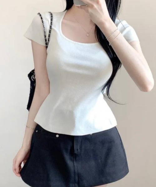 semplice(センプリチェ)の「Tシャツ【韓国ファッション】(Tシャツ/カットソー・レディース・ベージュ/ブラック・F)」の7枚目の写真
