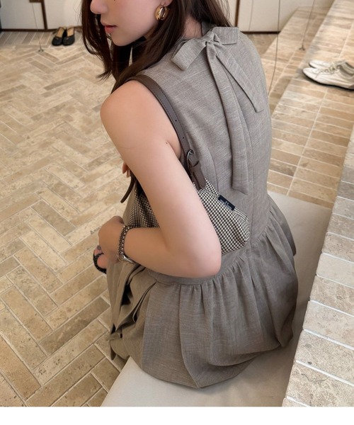 LUCPY（ラクピー）の「リネンライクタックフレアワンピース（ワンピース・レディース・カーキ・MEDIUM/SMALL/X-LARGE/LARGE）」の2枚目の写真