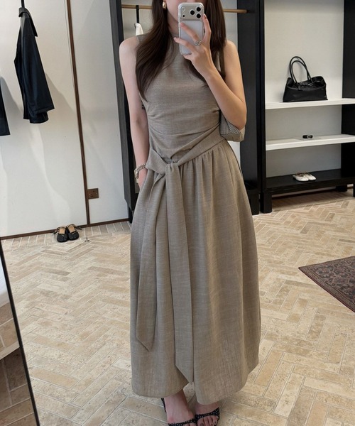 LUCPY（ラクピー）の「リネンライクタックフレアワンピース（ワンピース・レディース・カーキ・MEDIUM/SMALL/X-LARGE/LARGE）」の4枚目の写真