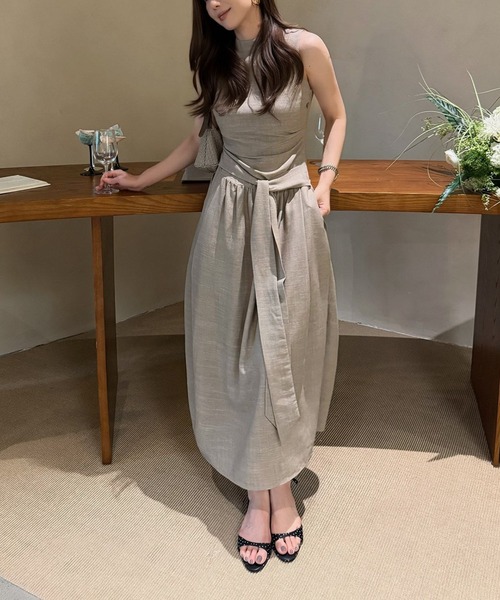 LUCPY（ラクピー）の「リネンライクタックフレアワンピース（ワンピース・レディース・カーキ・MEDIUM/SMALL/X-LARGE/LARGE）」の5枚目の写真