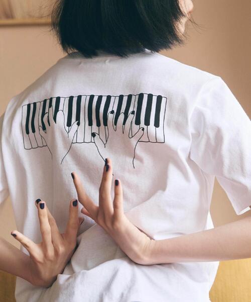 ALL NEW MART(オールニューマート)の「ピアノ グラフィックTシャツ(Tシャツ/カットソー・レディース・ライトブルー/ホワイト/ライトグレー・00)」の2枚目の写真