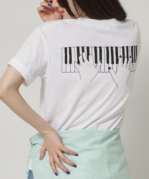 ALL NEW MART(オールニューマート)の「ピアノ グラフィックTシャツ(Tシャツ/カットソー・レディース・ライトブルー/ホワイト/ライトグレー・00)」の5枚目の写真