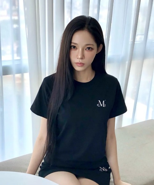 MUCENT(ムセント)の「◇MUCENT◇ブランド直輸入正規品/JEDEN シグネチャー ロゴ ハーフ T JEDEN SIGNATURE LOGO HALF T(Tシャツ/カットソー・レディース・ホワイト/ブラック・S/M)」の3枚目の写真
