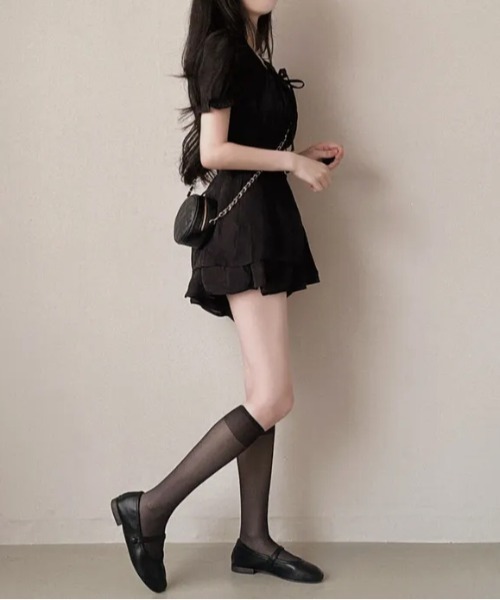 Aelina(エリナ)の「パフスリーブブラウス+ショートパンツセットアップ(セットアップ・レディース・ブラック/ライトグリーン/ベージュ・FREE)」の15枚目の写真