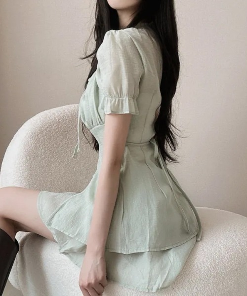 Aelina(エリナ)の「パフスリーブブラウス+ショートパンツセットアップ(セットアップ・レディース・ブラック/ライトグリーン/ベージュ・FREE)」の6枚目の写真