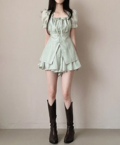 Aelina(エリナ)の「パフスリーブブラウス+ショートパンツセットアップ(セットアップ・レディース・ブラック/ライトグリーン/ベージュ・FREE)」の9枚目の写真