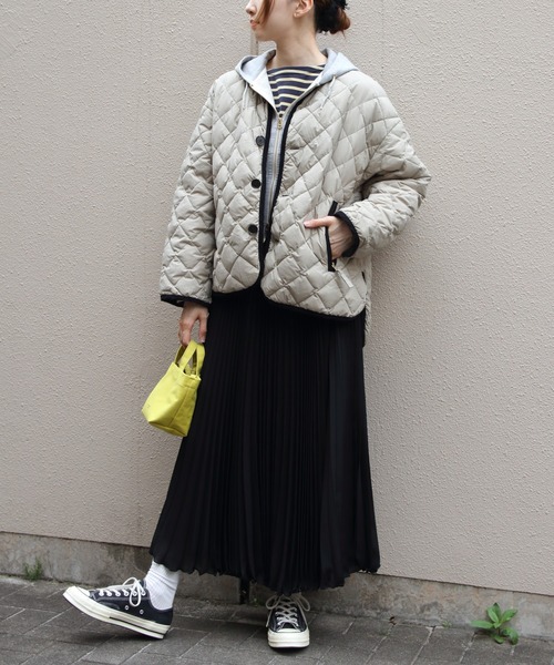GYMPHLEX（ジムフレックス）の「Gymphlex/ジムフレックス　キルトダウンカラーレスジャケット　QUILT DOWN COLLARLESS JACKET　GY-A0431 NYM（ダウンジャケット/コート・レディース・グレイッシュベージュ/ブラック・14）」の10枚目の写真