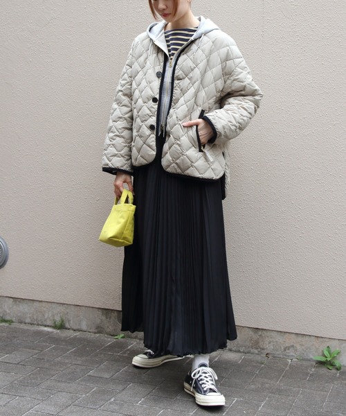 GYMPHLEX（ジムフレックス）の「Gymphlex/ジムフレックス　キルトダウンカラーレスジャケット　QUILT DOWN COLLARLESS JACKET　GY-A0431 NYM（ダウンジャケット/コート・レディース・グレイッシュベージュ/ブラック・14）」の11枚目の写真