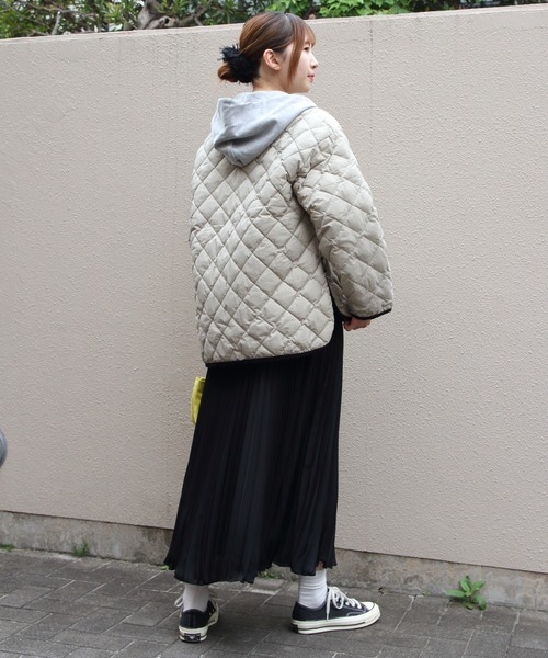GYMPHLEX（ジムフレックス）の「Gymphlex/ジムフレックス　キルトダウンカラーレスジャケット　QUILT DOWN COLLARLESS JACKET　GY-A0431 NYM（ダウンジャケット/コート・レディース・グレイッシュベージュ/ブラック・14）」の13枚目の写真