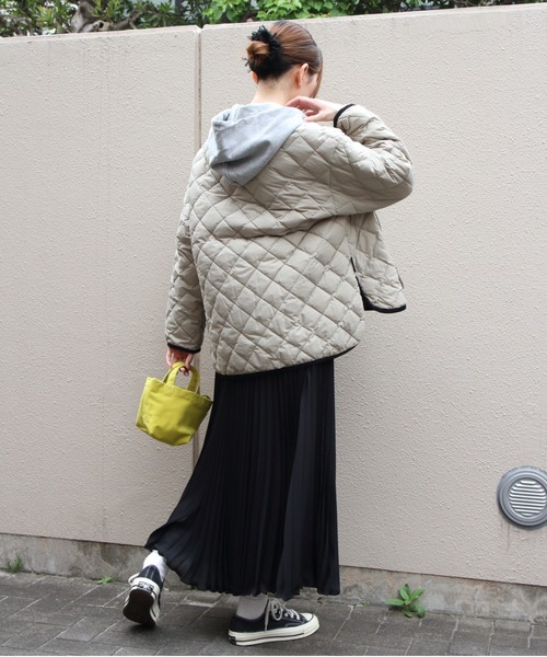 GYMPHLEX（ジムフレックス）の「Gymphlex/ジムフレックス　キルトダウンカラーレスジャケット　QUILT DOWN COLLARLESS JACKET　GY-A0431 NYM（ダウンジャケット/コート・レディース・グレイッシュベージュ/ブラック・14）」の14枚目の写真