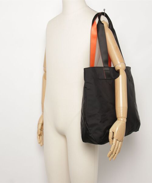 ALPAKA(アルパカ)の「ALPAKA / アルパカ Elements Tote (M) (Black Axoflux 210D) 撥水 軽量 PC トートバッグ(トートバッグ・メンズ・ブラック・FREE)」の19枚目の写真
