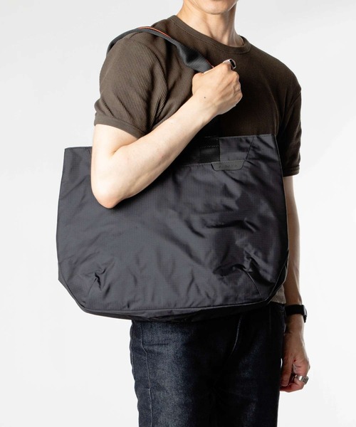 ALPAKA(アルパカ)の「ALPAKA / アルパカ Elements Tote (M) (Black Axoflux 210D) 撥水 軽量 PC トートバッグ(トートバッグ・メンズ・ブラック・FREE)」の1枚目の写真