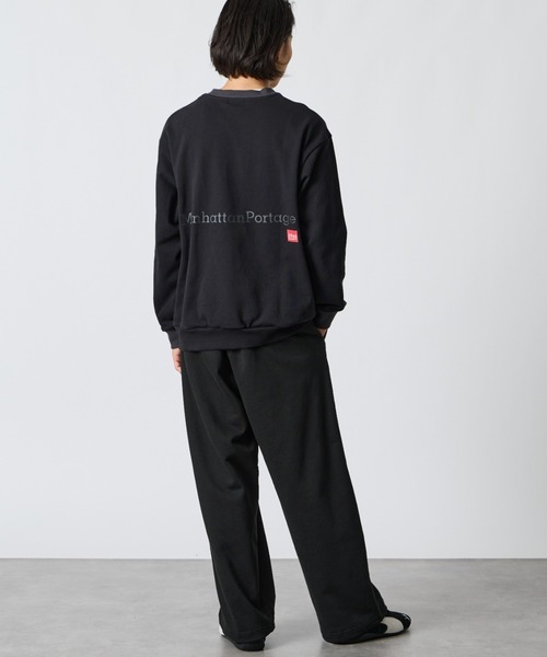 Manhattan Portage（マンハッタンポーテージ）の「【WEB先行予約】[MANHATTAN PORTAGE/マンハッタンポーテージ] 別注 ポケットロゴ刺繍 バックプリントスウェット（スウェット・レディース・ブラック/ネイビー/アイボリー・S/L/M/XL）」の9枚目の写真