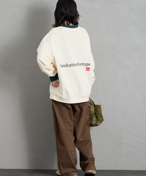 聯名款口袋刺繡LOGO背印大學T
