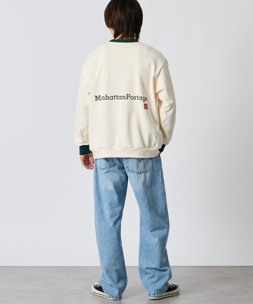 聯名款口袋刺繡LOGO背印大學T