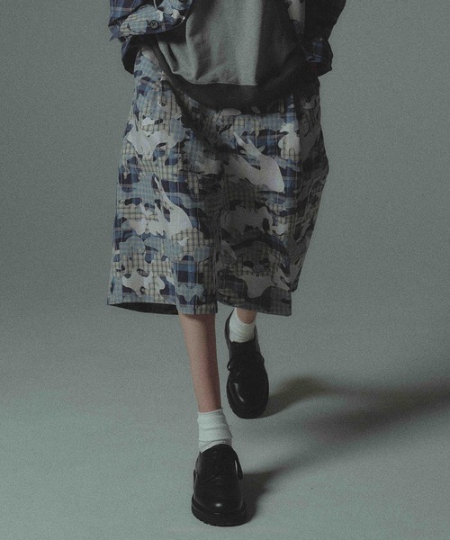 amok(アモク)の「CHECK CAMO SHORT PANTS(その他パンツ・メンズ・カーキ/ブルー・S/M/L)」の2枚目の写真