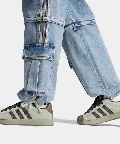 adidas（アディダス）の「ミッドライズ ツーインワン デニムパンツ / アディダスオリジナルス adidas Originals（デニムパンツ・レディース・ブルー・X-SMALL/SMALL/LARGE/MEDIUM/XX-LARGE/X-LARGE）」の4枚目の写真