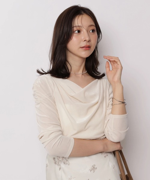 Apuweiser-riche（アプワイザーリッシェ）の「ドレープベロアカットソー（Tシャツ/カットソー・レディース・ブラック/オフホワイト/モカ・2）」の5枚目の写真