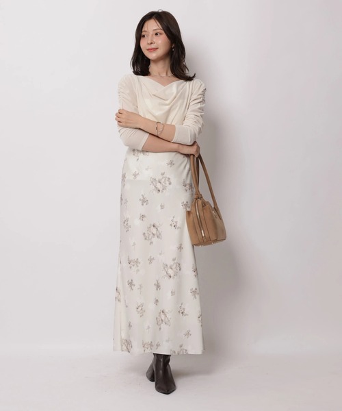 Apuweiser-riche（アプワイザーリッシェ）の「ドレープベロアカットソー（Tシャツ/カットソー・レディース・ブラック/オフホワイト/モカ・2）」の13枚目の写真