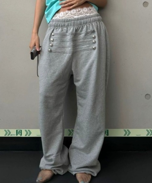 Vipoa（ヴィポア）の「Napoleon stud sweat pants（スウェットパンツ・レディース・ブラック/グレー/ホワイト/ライトグレー・FREE）」の5枚目の写真