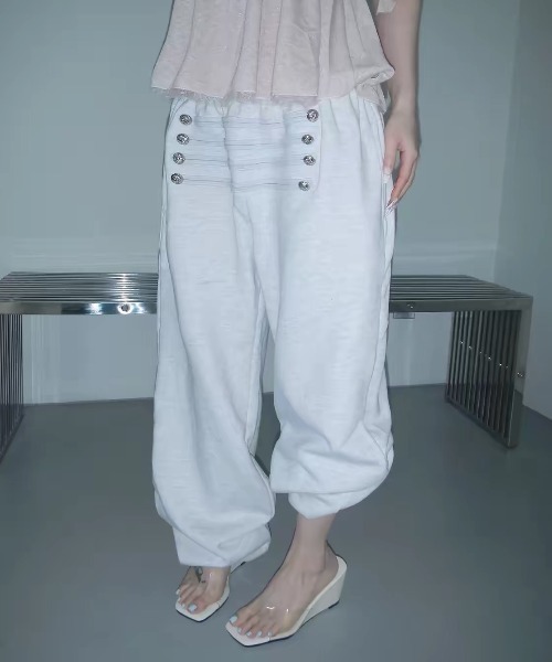 Vipoa（ヴィポア）の「Napoleon stud sweat pants（スウェットパンツ・レディース・ブラック/グレー/ホワイト/ライトグレー・FREE）」の6枚目の写真