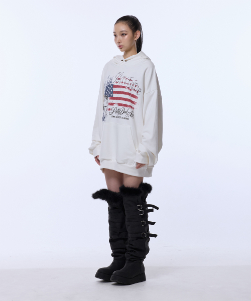 GILAARCHIVE(ギラアーカイブ)の「USAロゴ ガール オーバーサイズフーディー ホワイト(パーカー・レディース・その他・LARGE/MEDIUM)」の2枚目の写真