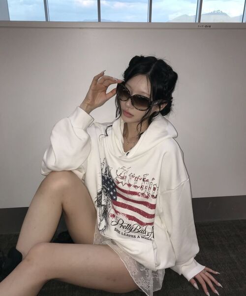 GILAARCHIVE(ギラアーカイブ)の「USAロゴ ガール オーバーサイズフーディー ホワイト(パーカー・レディース・その他・LARGE/MEDIUM)」の7枚目の写真